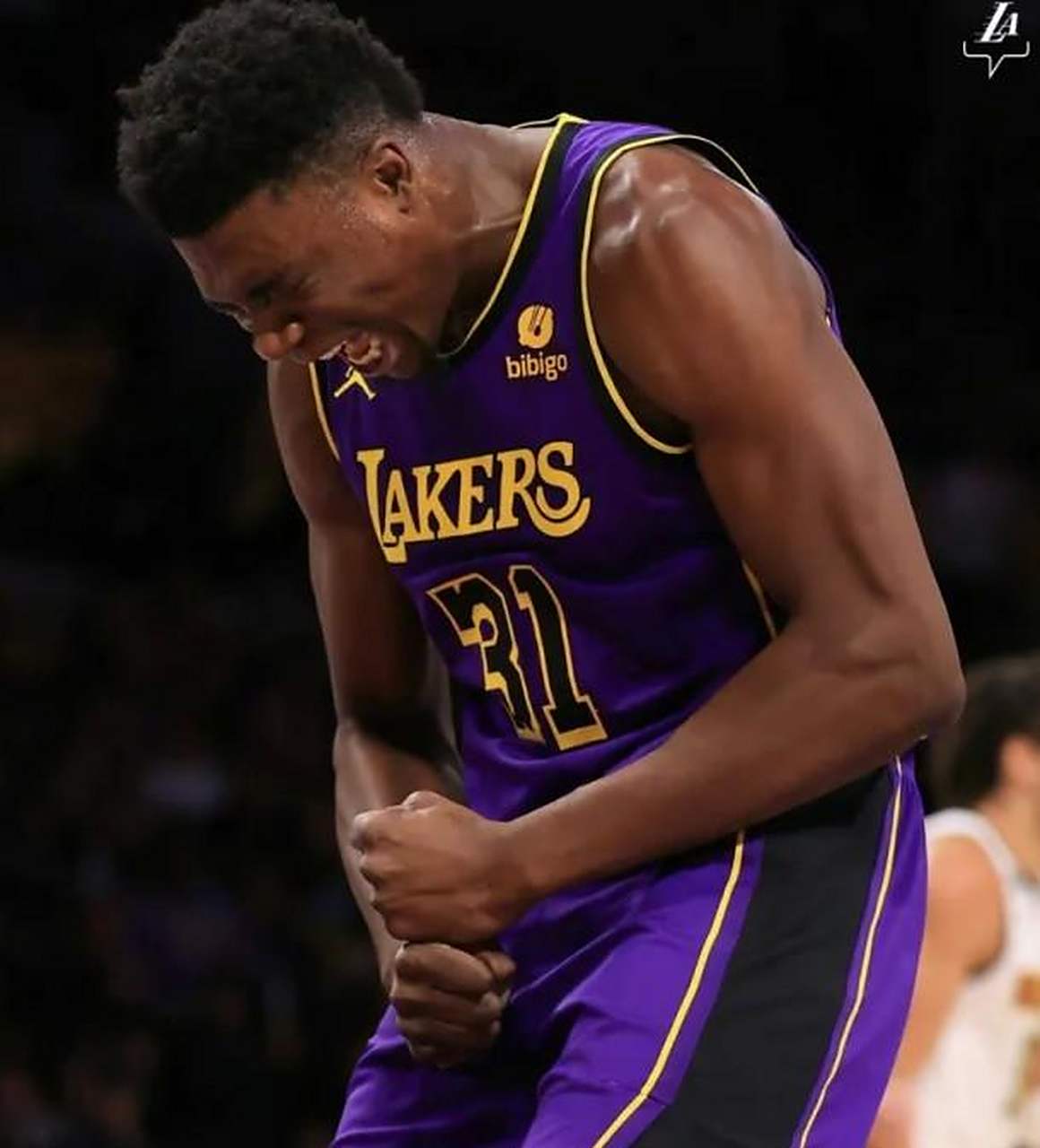 浓眉哥连续十二场比赛得分超过败北，瑞士队不断突破！